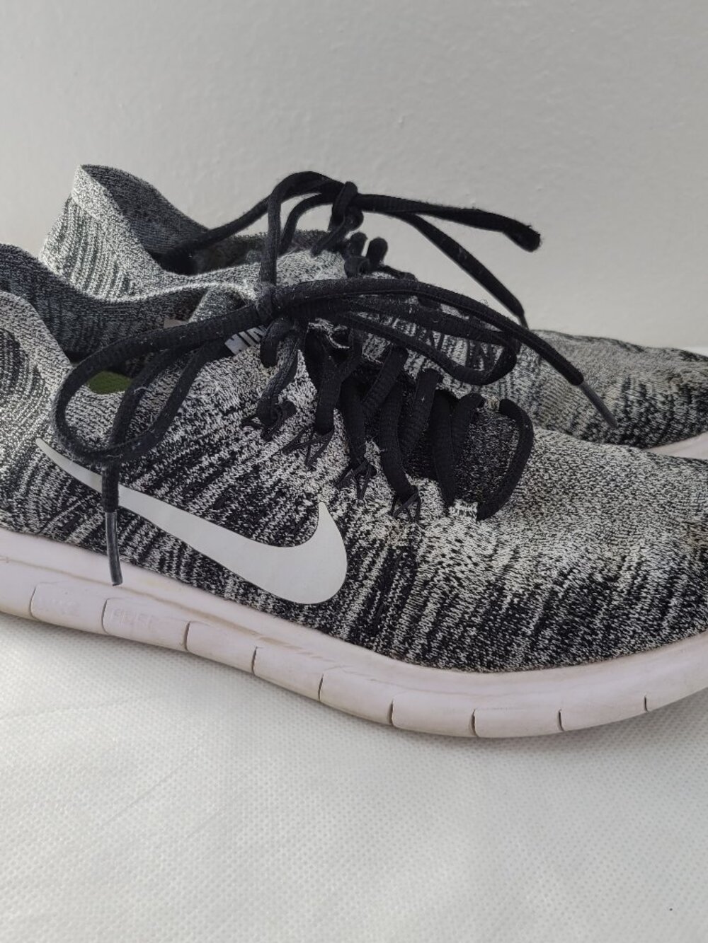 Nike Free RN Flyknit Women's Size 11 Running Shoes Black White 880844-003 OREO